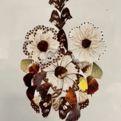 Collage vintage fleur réalisée à partir d'ailes de papillons