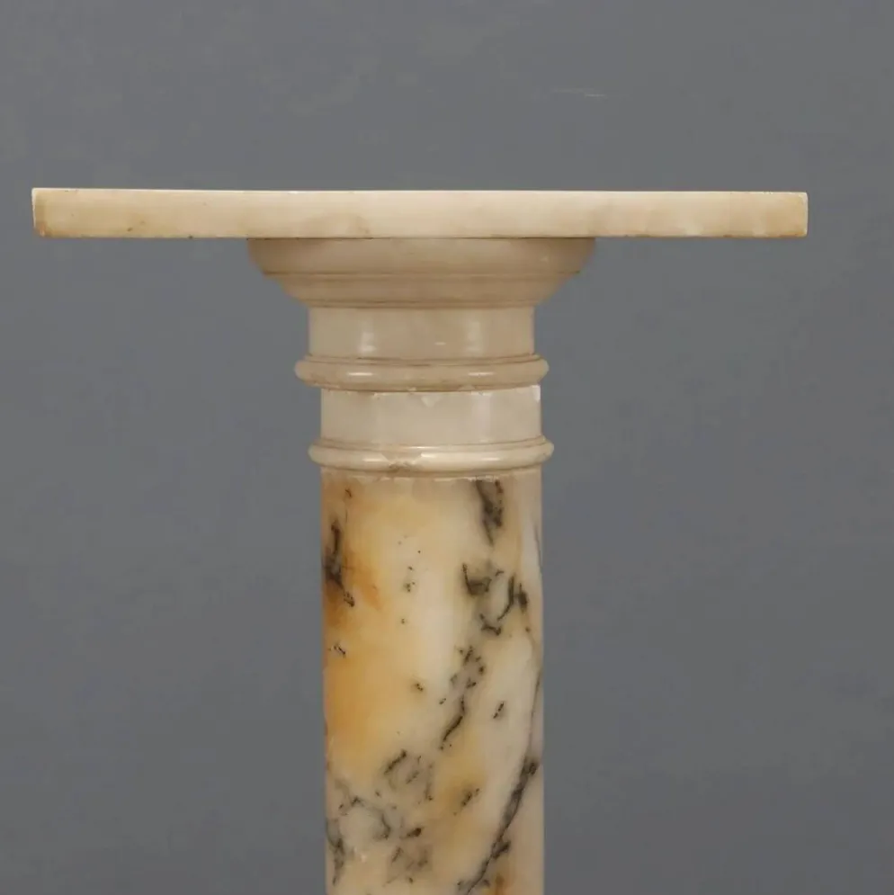 Colonne ancienne en albâtre à décorations géométriques XIXe siècle