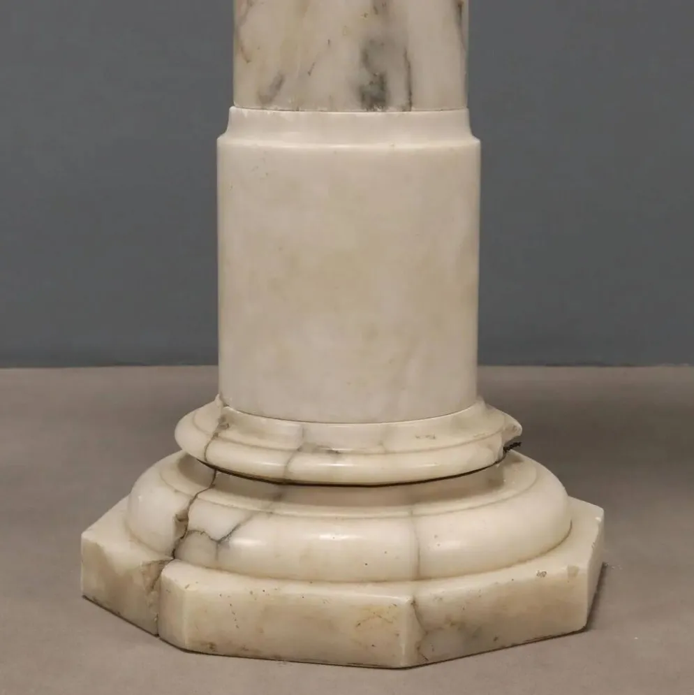 Colonne ancienne en albâtre à décorations géométriques XIXe siècle