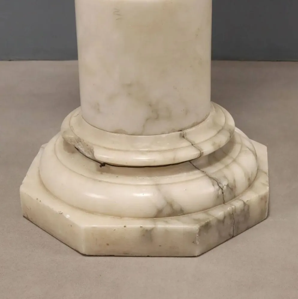 Colonne ancienne en albâtre à décorations géométriques XIXe siècle