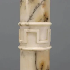 Colonne ancienne en albâtre à décorations géométriques XIXe siècle