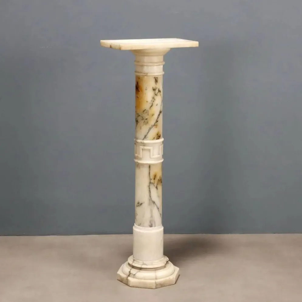 Colonne ancienne en albâtre à décorations géométriques XIXe siècle