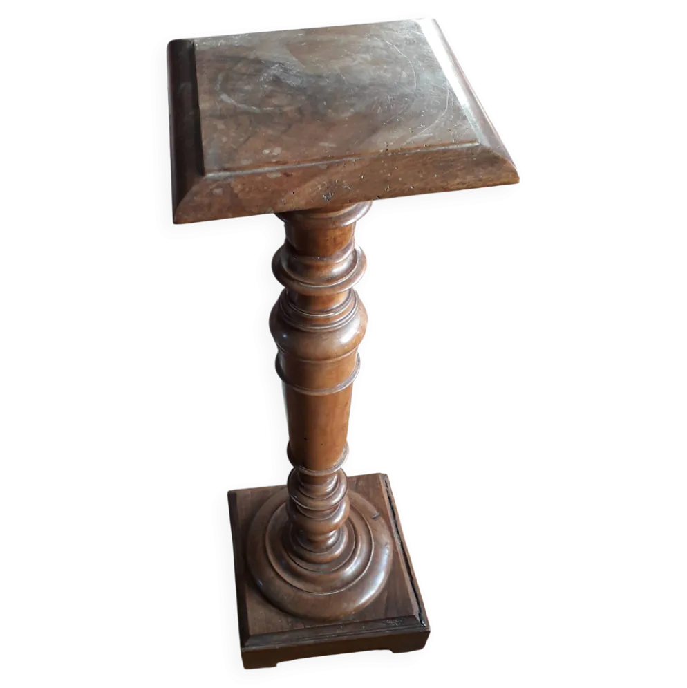 Colonne ancienne en bois