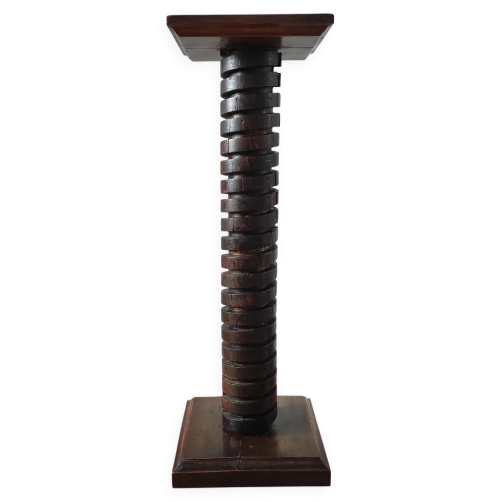 Colonne brutaliste – ancienne vis de pressoir bourguignon
