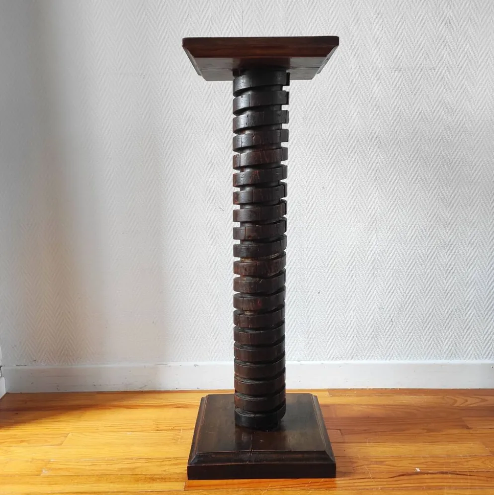Colonne brutaliste – ancienne vis de pressoir bourguignon