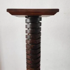 Colonne brutaliste – ancienne vis de pressoir bourguignon