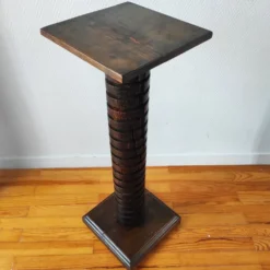 Colonne brutaliste – ancienne vis de pressoir bourguignon
