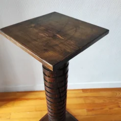 Colonne brutaliste – ancienne vis de pressoir bourguignon