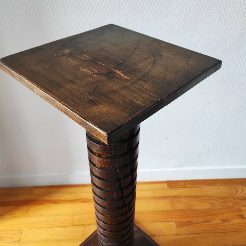 Colonne brutaliste – ancienne vis de pressoir bourguignon