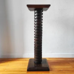 Colonne brutaliste – ancienne vis de pressoir bourguignon