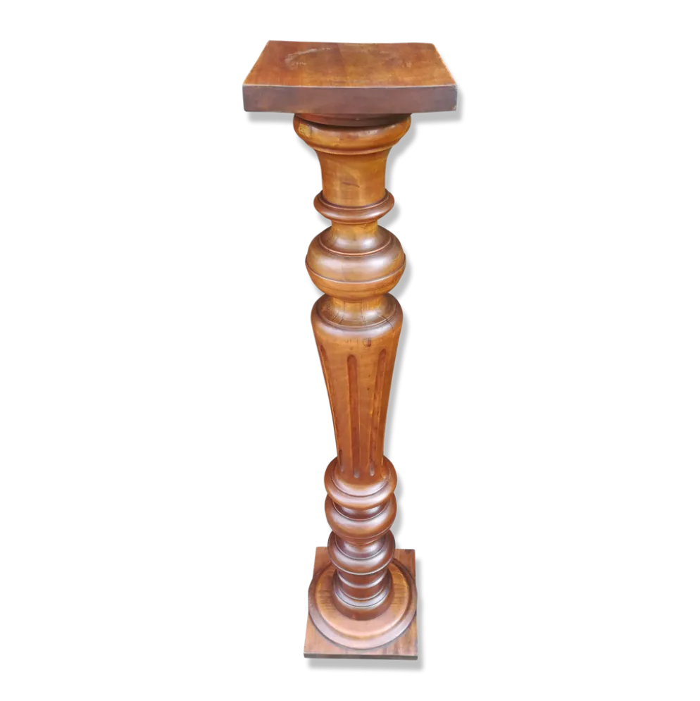 Colonne cannelée en noyer
