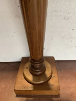 Colonne de présentation de style Louis XVI en hetre teinté XX siècle