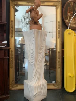 Colonne de présentation en plâtre du XXeme siècle