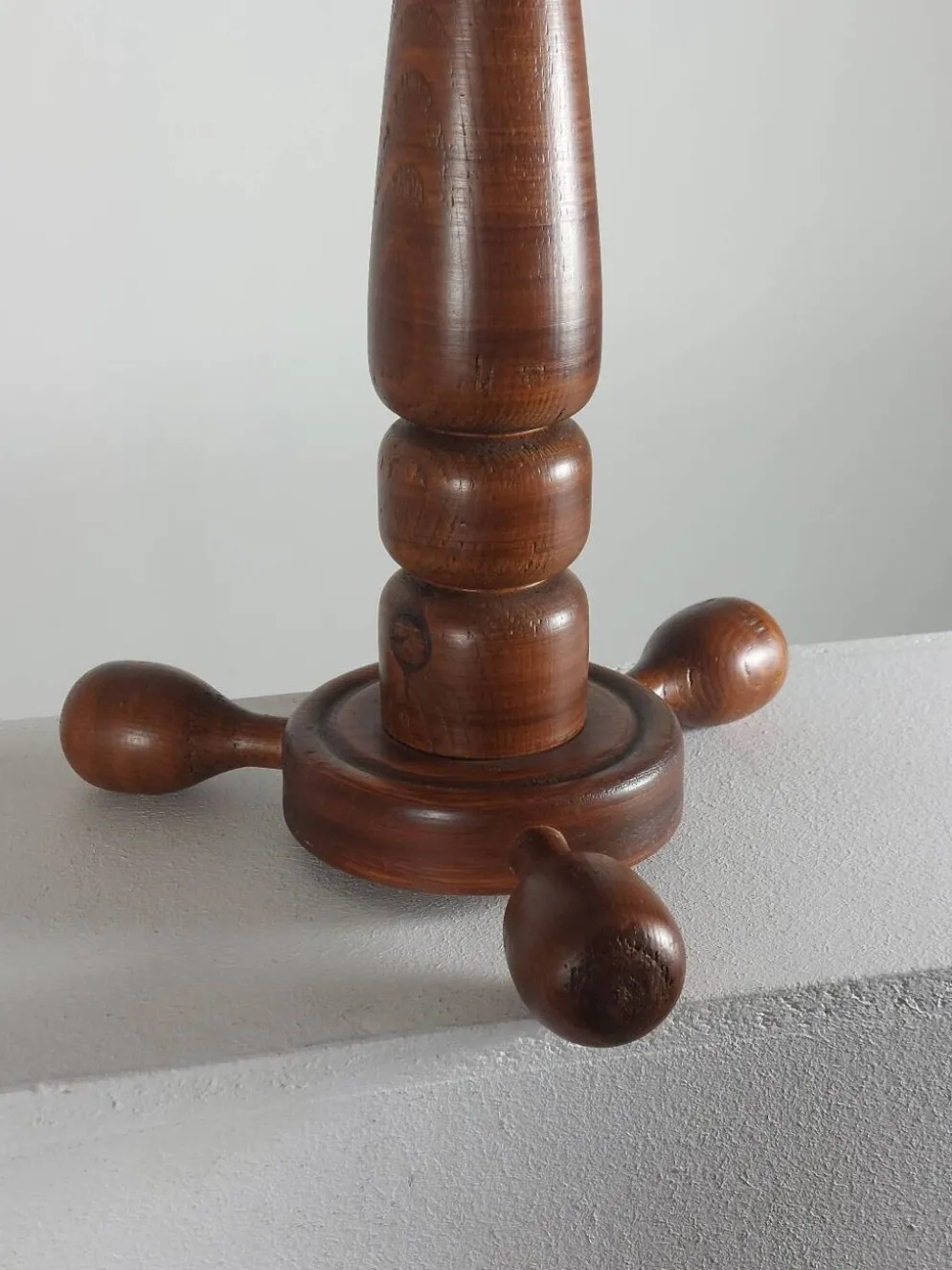 Colonne de support à fleurs vintage en bois tourné