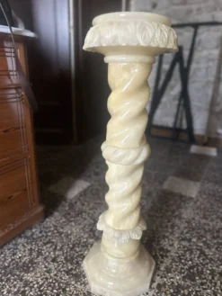 Colonne en albâtre