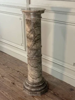 Colonne en albâtre, vers 1880