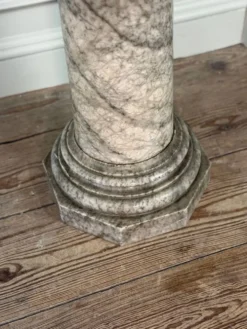 Colonne en albâtre, vers 1880
