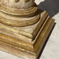 Colonne en bois style corinthien avec dorures