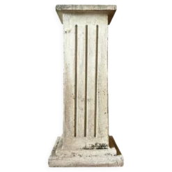 Colonne en béton gris