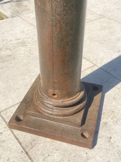 Colonne en fonte ancienne