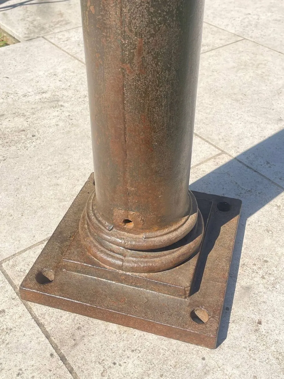 Colonne en fonte ancienne