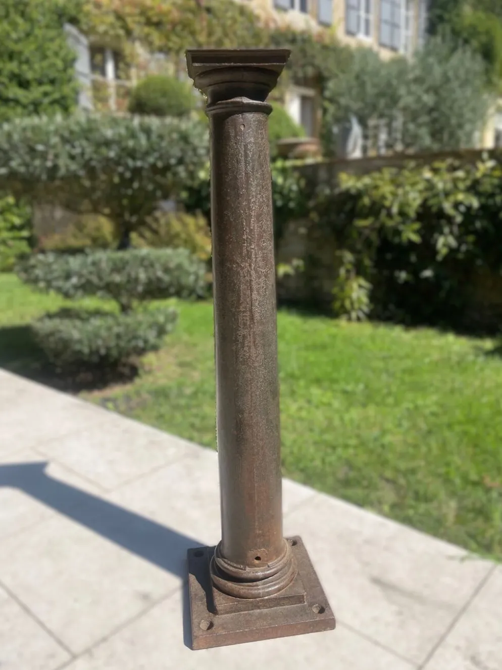 Colonne en fonte ancienne