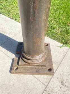 Colonne en fonte ancienne
