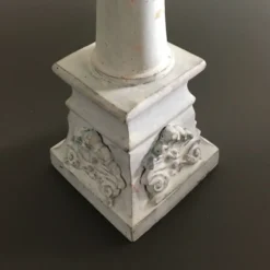 Colonne en fonte patinée blanc