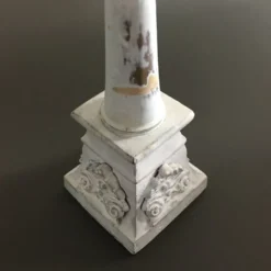 Colonne en fonte patinée blanc