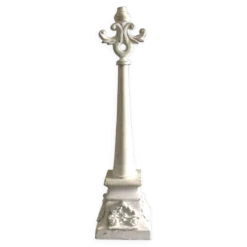 Colonne en fonte patinée blanc
