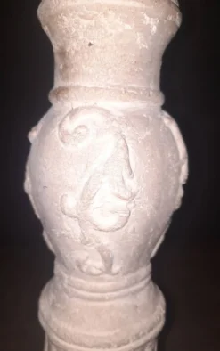 Colonne en forme de pic cierge