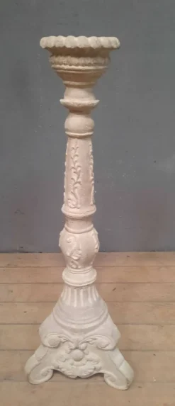 Colonne en forme de pic cierge