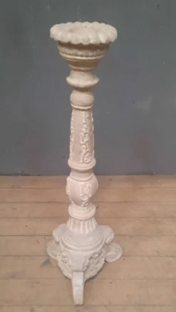 Colonne en forme de pic cierge