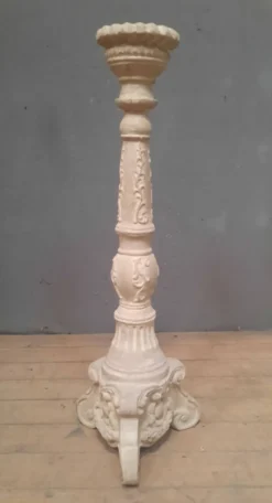 Colonne en forme de pic cierge