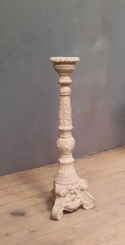 Colonne en forme de pic cierge