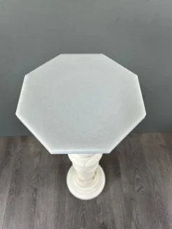 Colonne En Marbre Blanc Sculpté, Milieu Du XXe Siècle