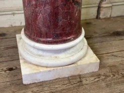Colonne En Marbre Rose Sur Une Base En Blanc De Carrare Vers 1880