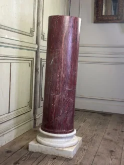 Colonne En Marbre Rose Sur Une Base En Blanc De Carrare Vers 1880