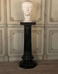 Colonne en marbre vert serpentine, vers 1880