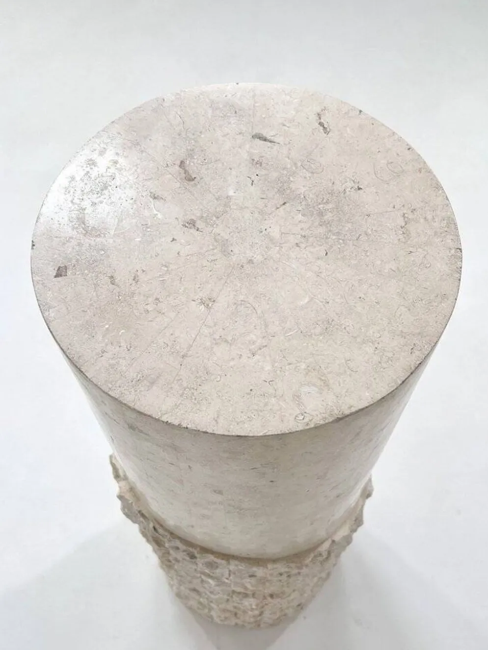 Colonne en marqueterie de pierre