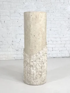 Colonne en marqueterie de pierre