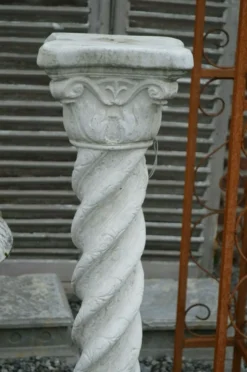 Colonne en pierre reconstituée
