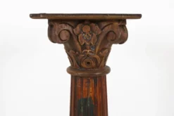 Colonne ou piédestal corinthien en bois sculpté ancien, France vers 1890