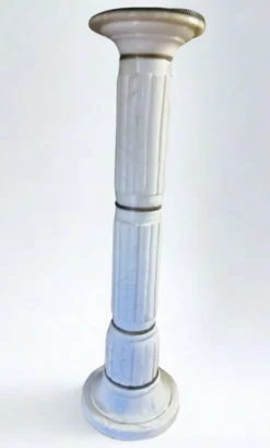 Colonne, piédestal en albâtre et bronze d’inspiration antique