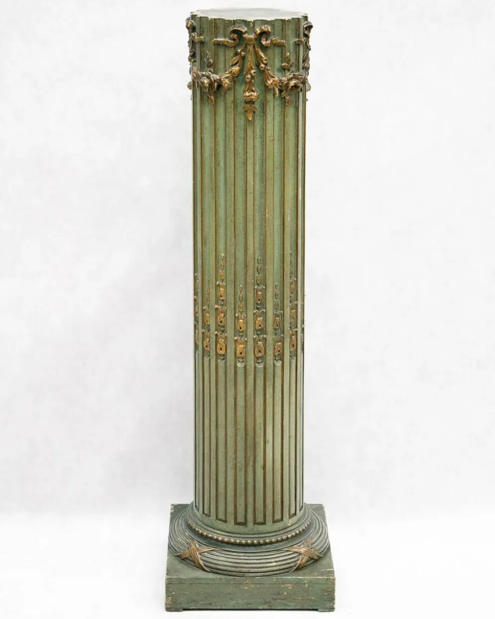 Colonne piédestal style Louis XVI vert olive