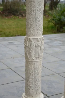 2 colonnes anciennes en plâtre