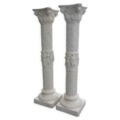 2 colonnes anciennes en plâtre