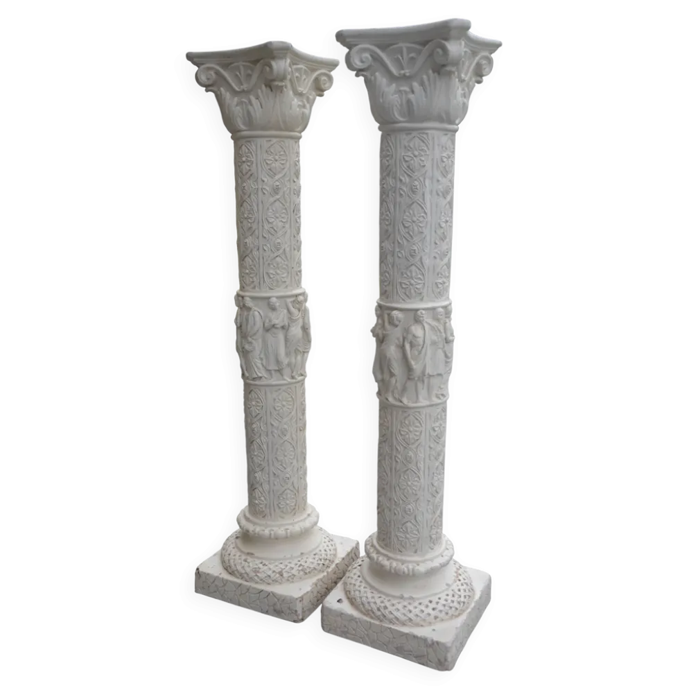 2 colonnes anciennes en plâtre