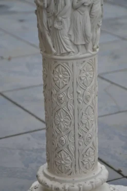 2 colonnes anciennes en plâtre
