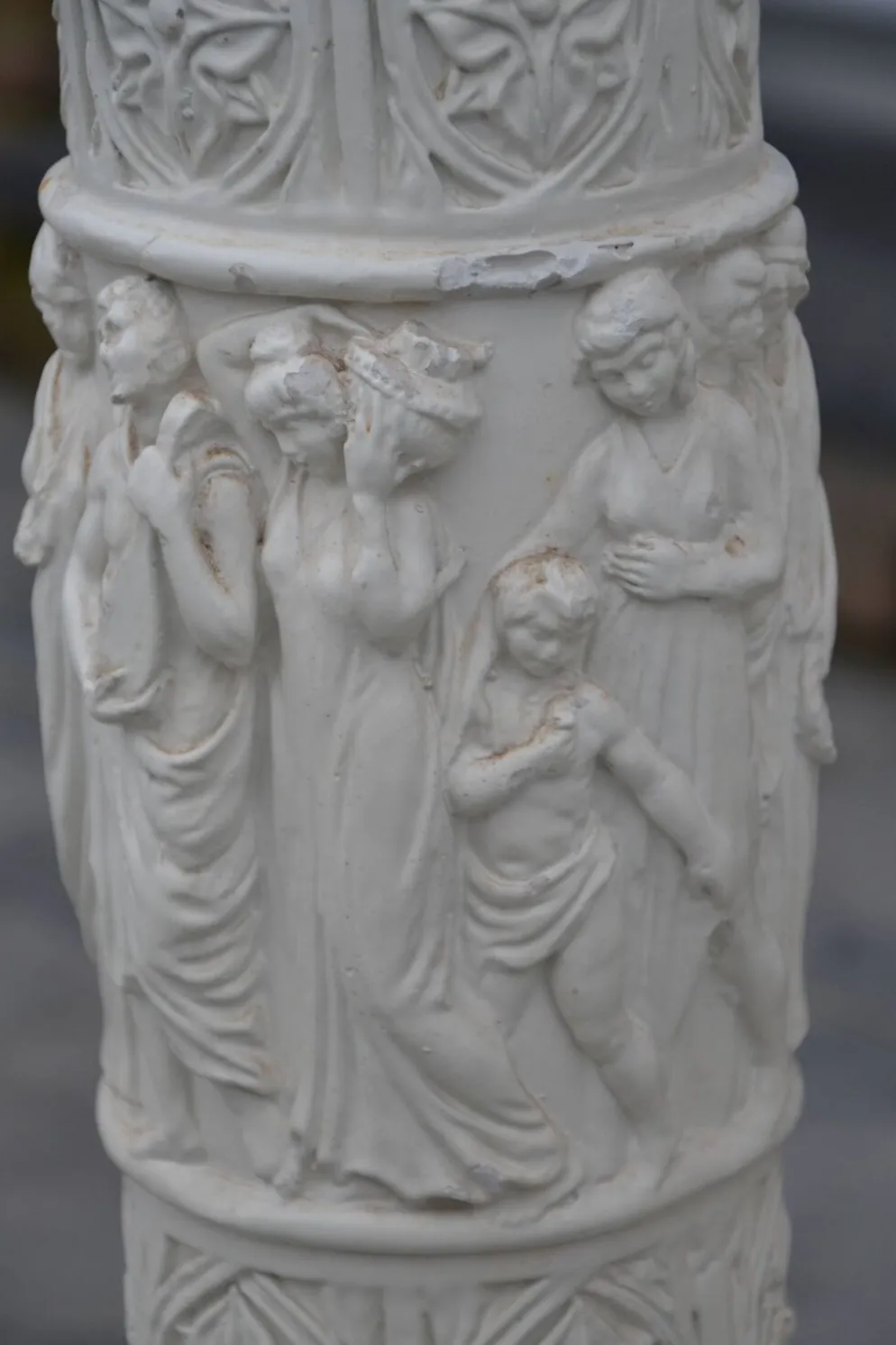 2 colonnes anciennes en plâtre